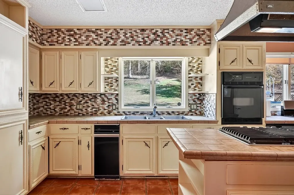 3300 Roberts Matthews Highway Sparta TN 38583