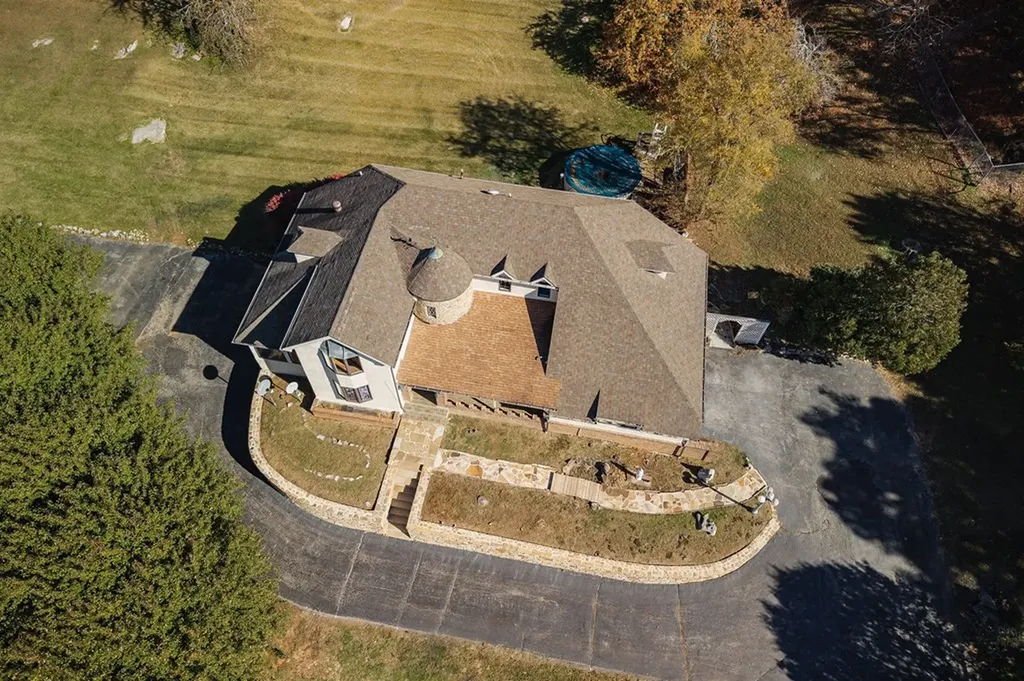 3300 Roberts Matthews Highway Sparta TN 38583