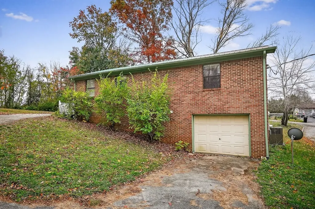 3382 Dietz Drive Cookeville TN 38506