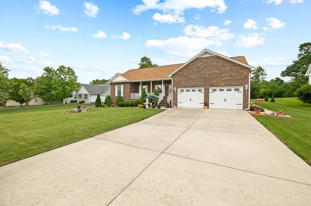 169 Prosperity Drive Baxter TN 38544