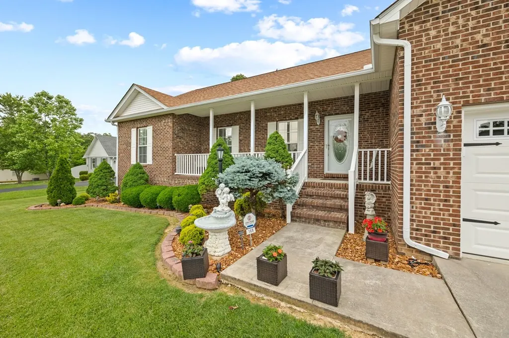 169 Prosperity Drive Baxter TN 38544