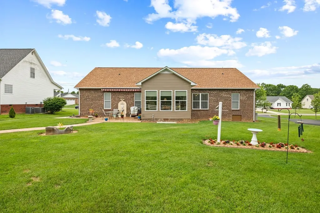 169 Prosperity Drive Baxter TN 38544