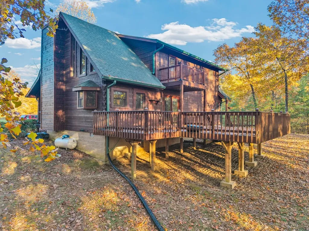 1041 High Meadow Drive Spencer TN 38585