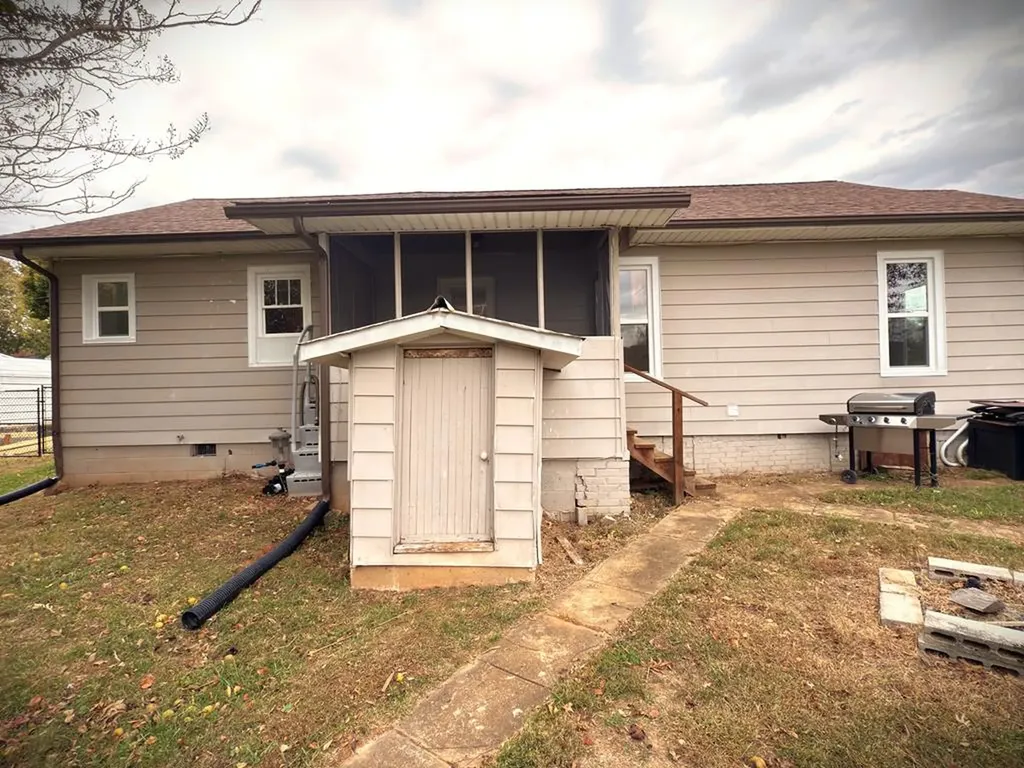 503 W 3rd Street Livingston TN 38570