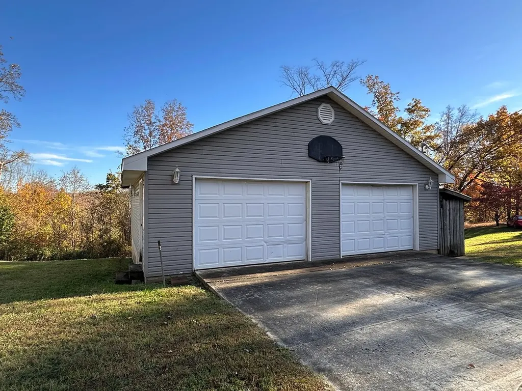 1141 Nick Road Pall Mall TN 38577