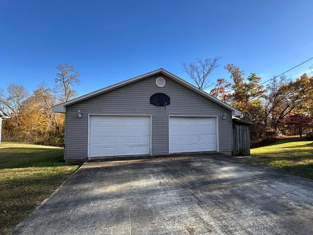 1141 Nick Road Pall Mall TN 38577