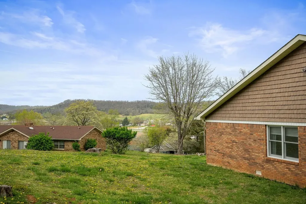 817 Peach Drive Livingston TN 38570