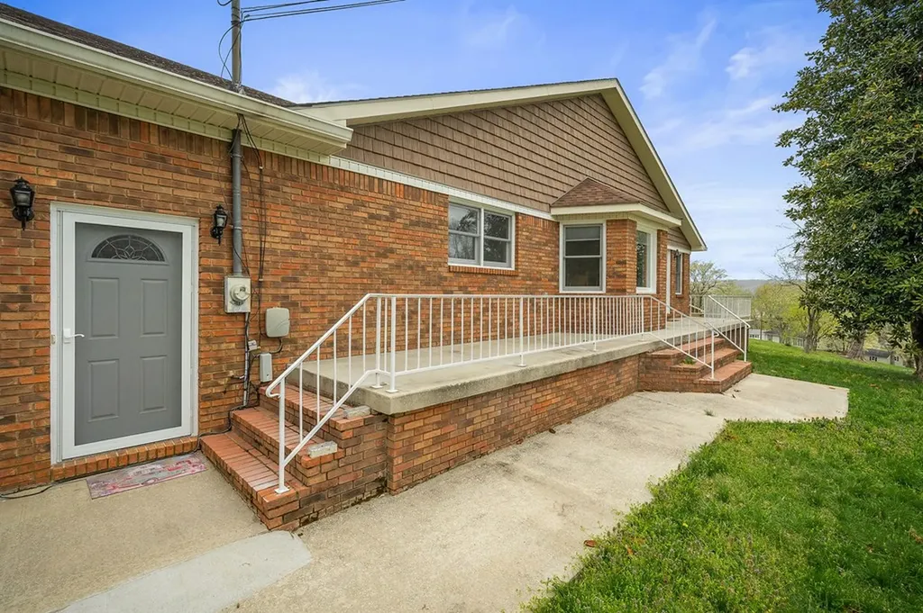 817 Peach Drive Livingston TN 38570