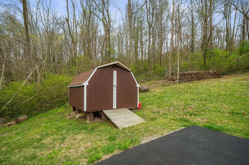 817 Peach Drive Livingston TN 38570