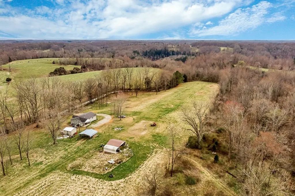 2585 Pow Road Baxter TN 38544