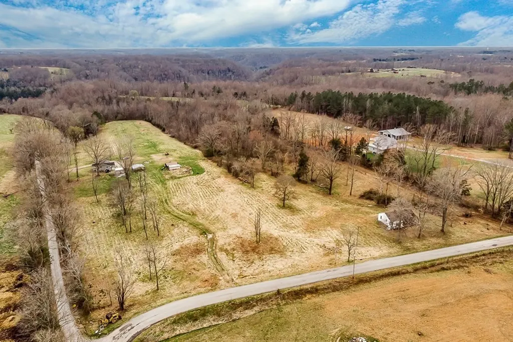 2585 Pow Road Baxter TN 38544