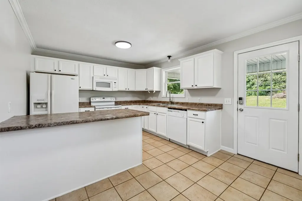 2585 Pow Road Baxter TN 38544