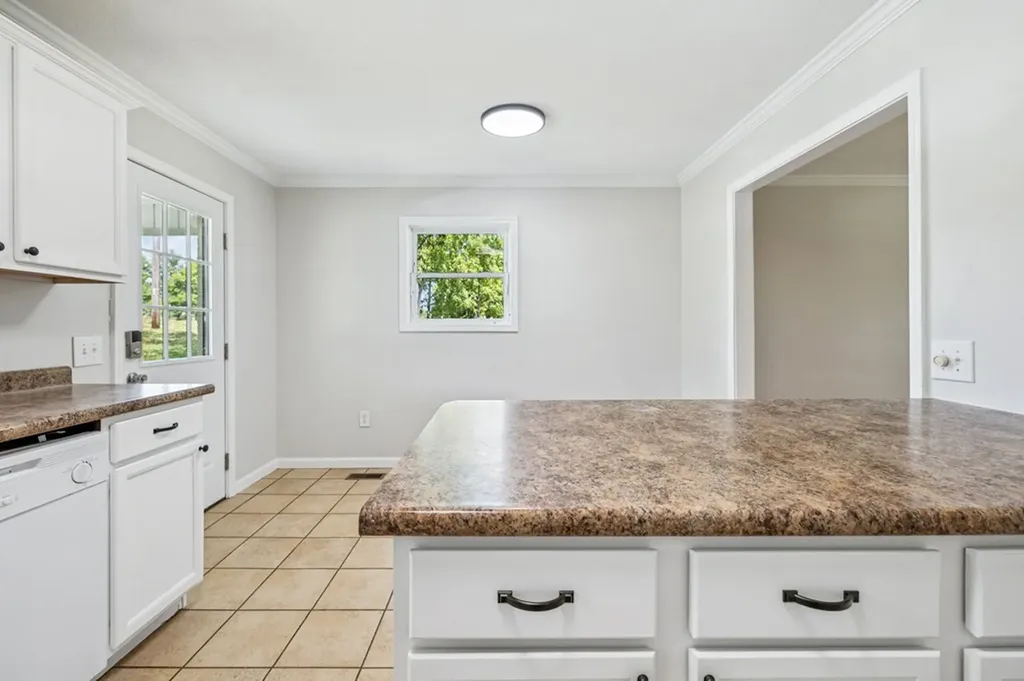 2585 Pow Road Baxter TN 38544