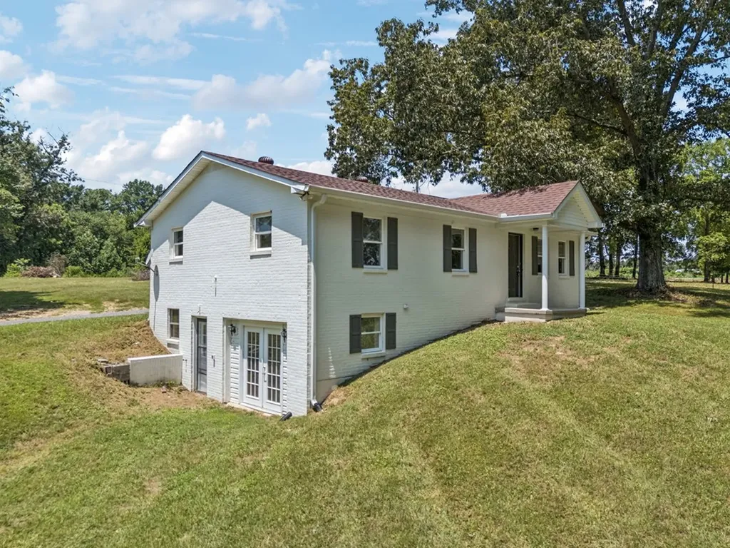 2585 Pow Road Baxter TN 38544