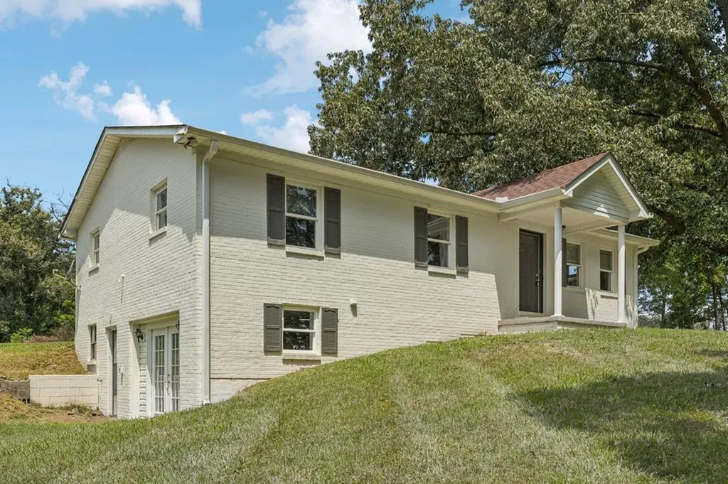 2585 Pow Road Baxter TN 38544