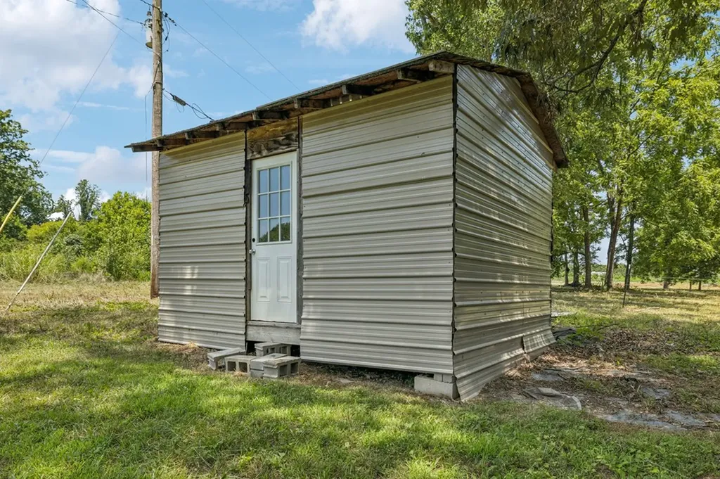 2585 Pow Road Baxter TN 38544