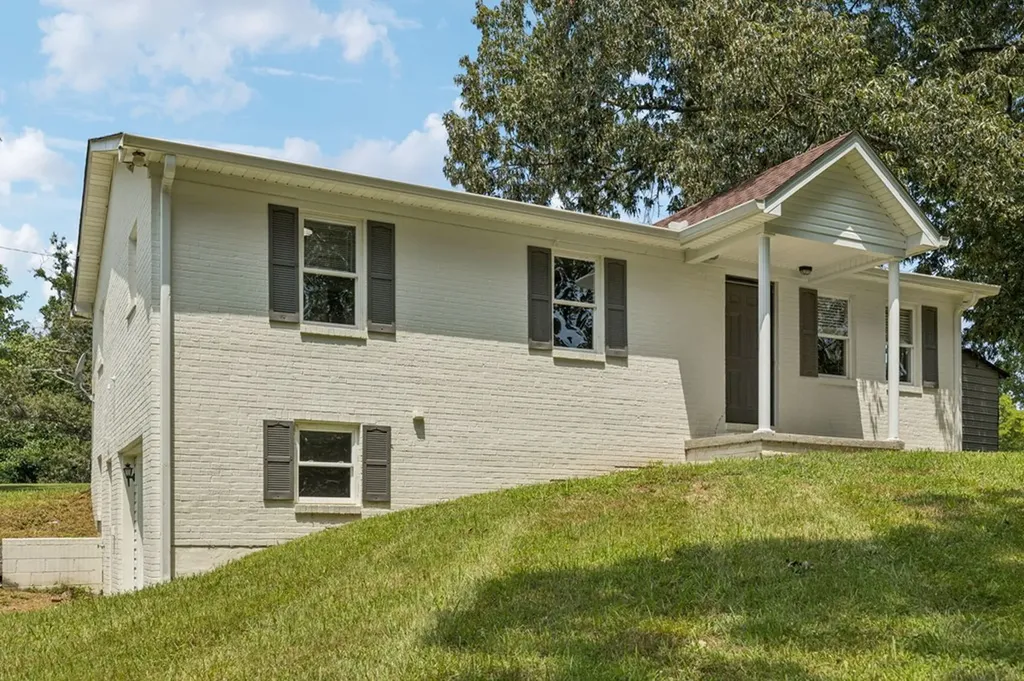 2585 Pow Road Baxter TN 38544