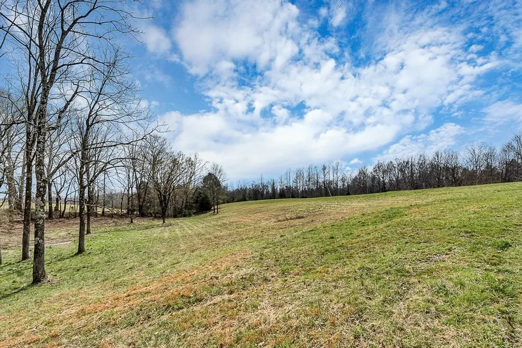 2585 Pow Road Baxter TN 38544