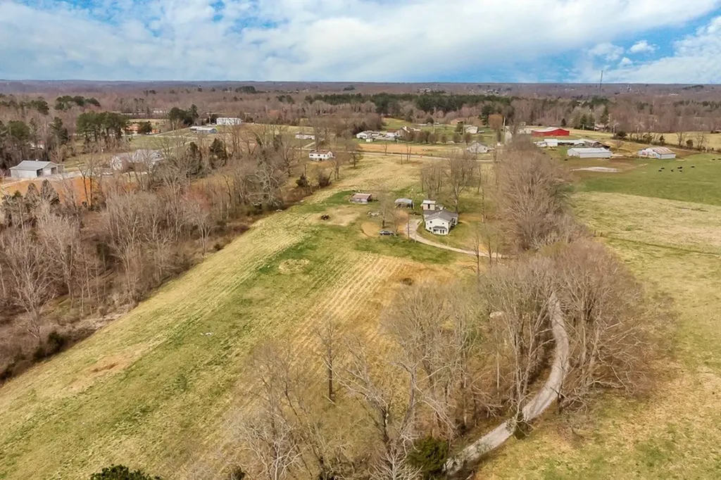 2585 Pow Road Baxter TN 38544