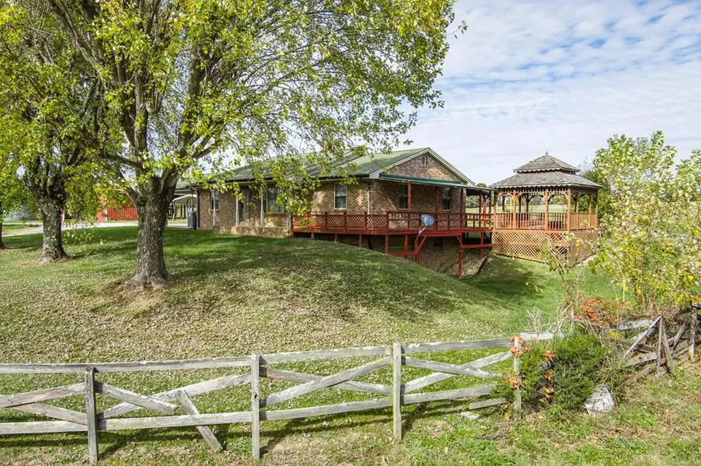 140 Js Dairy Lane Monroe TN 38573