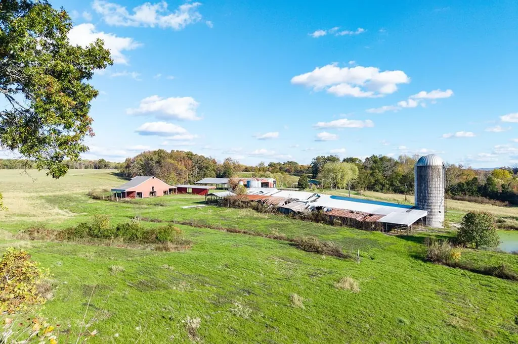 140 Js Dairy Lane Monroe TN 38573