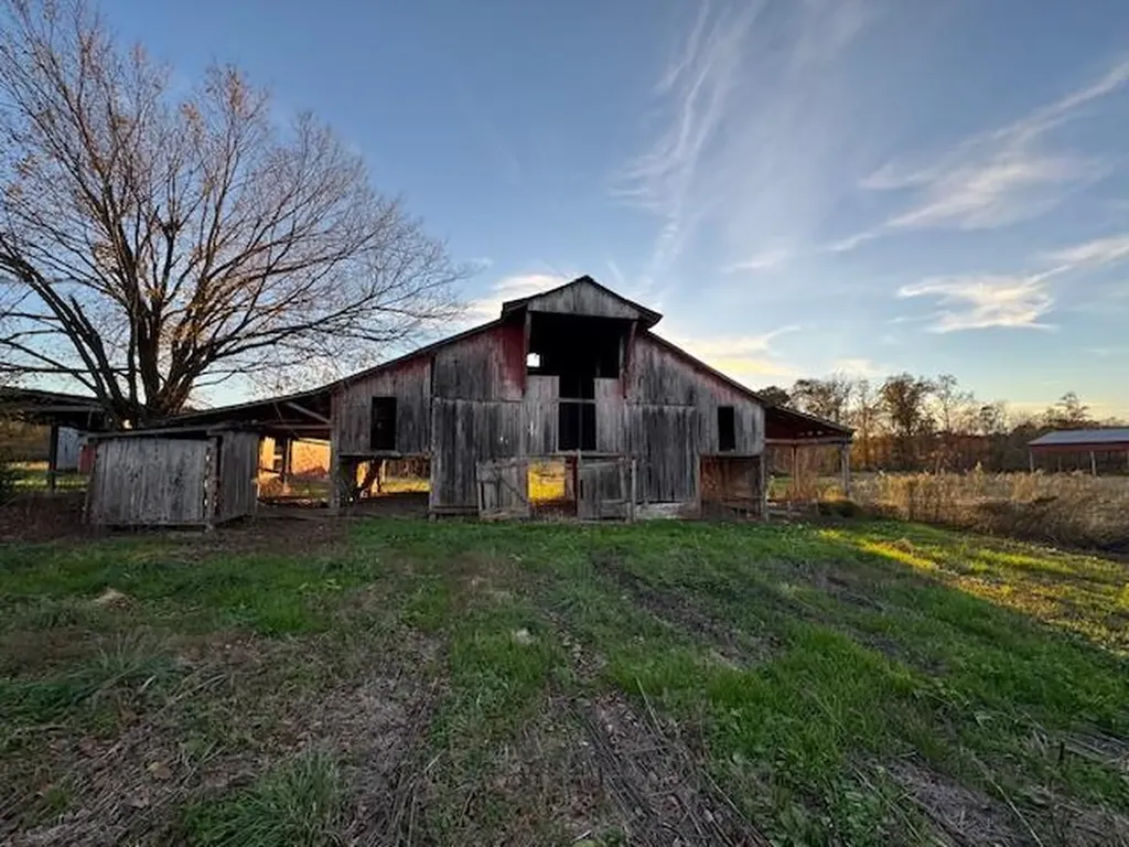 140 Js Dairy Lane Monroe TN 38573