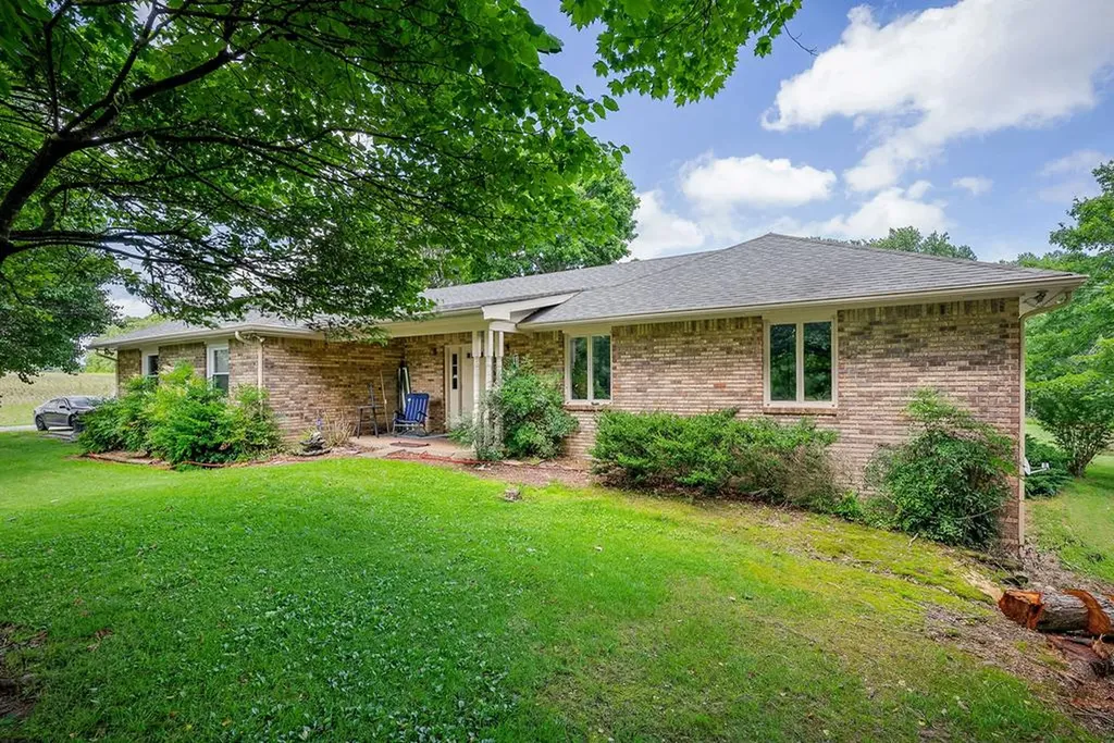 1790 Coon Hunt Road Baxter TN 38544-5103