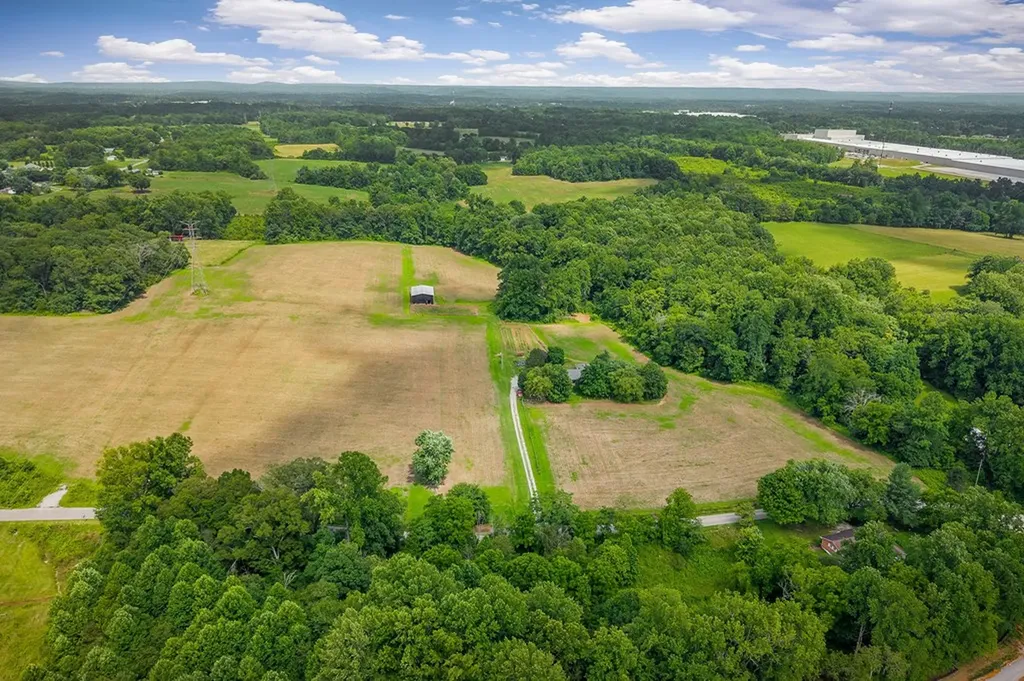 1790 Coon Hunt Road Baxter TN 38544-5103