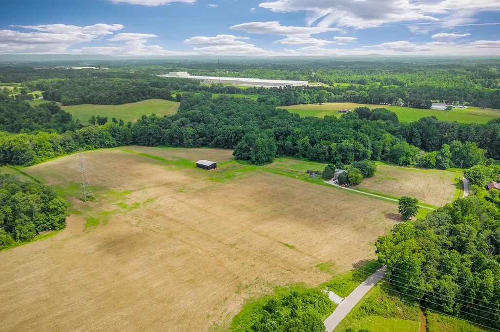 1790 Coon Hunt Road Baxter TN 38544-5103