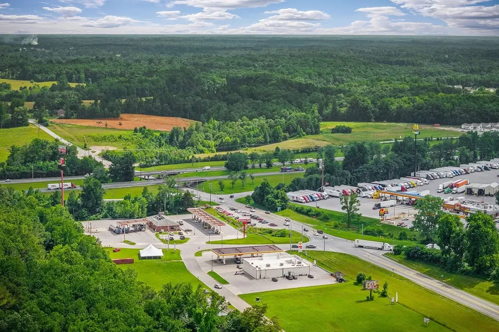 1790 Coon Hunt Road Baxter TN 38544-5103