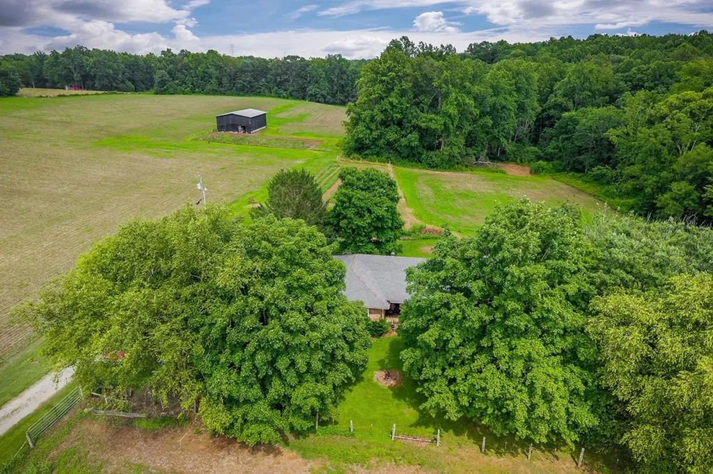 1790 Coon Hunt Road Baxter TN 38544-5103