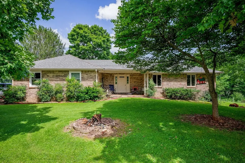 1790 Coon Hunt Road Baxter TN 38544-5103