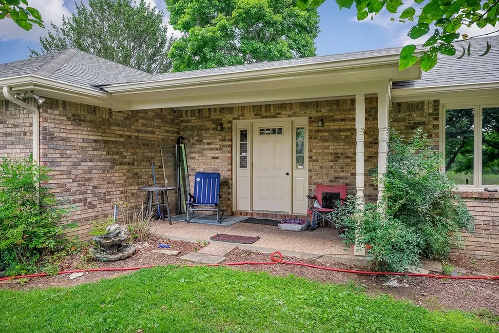 1790 Coon Hunt Road Baxter TN 38544-5103