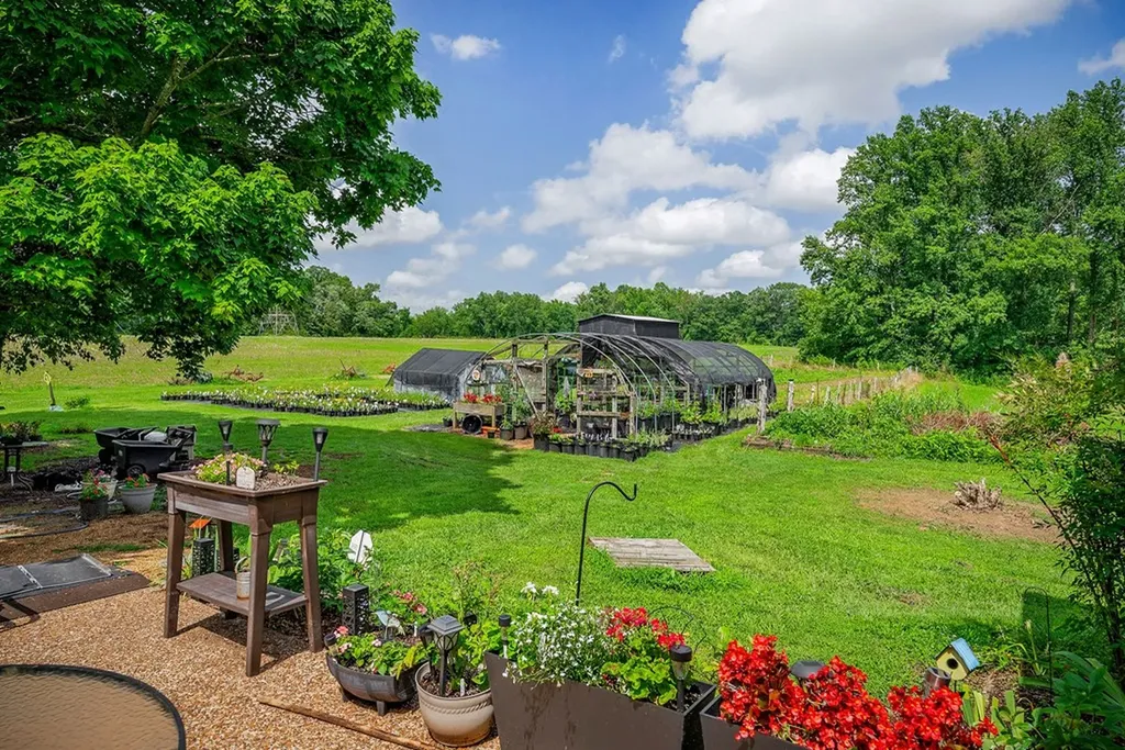 1790 Coon Hunt Road Baxter TN 38544-5103