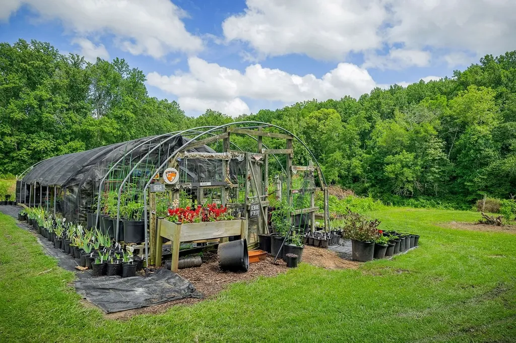 1790 Coon Hunt Road Baxter TN 38544-5103