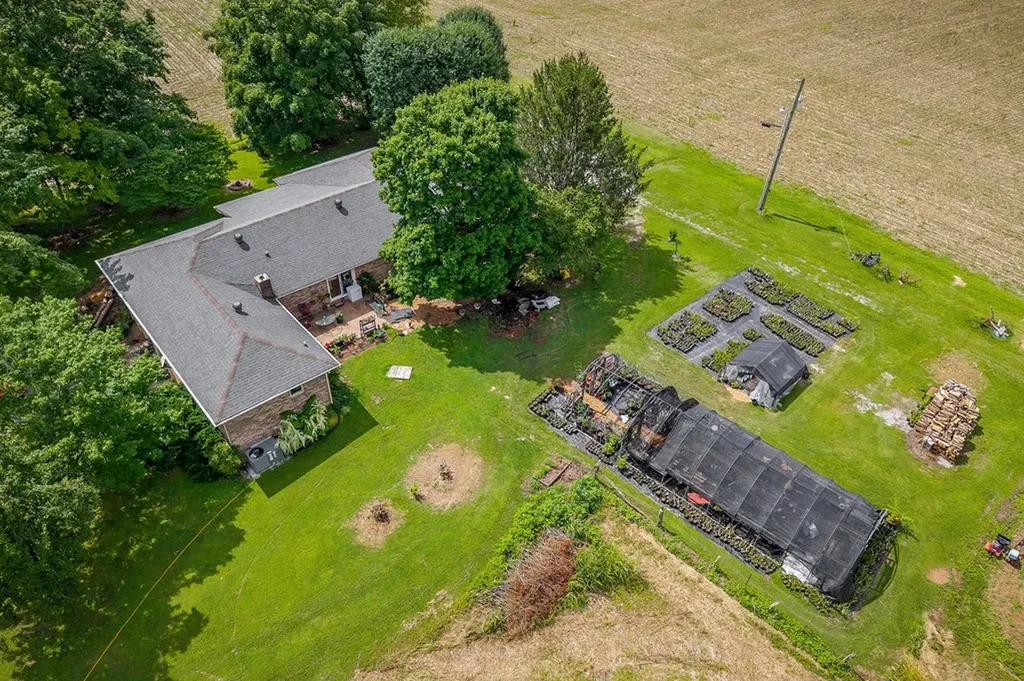 1790 Coon Hunt Road Baxter TN 38544-5103