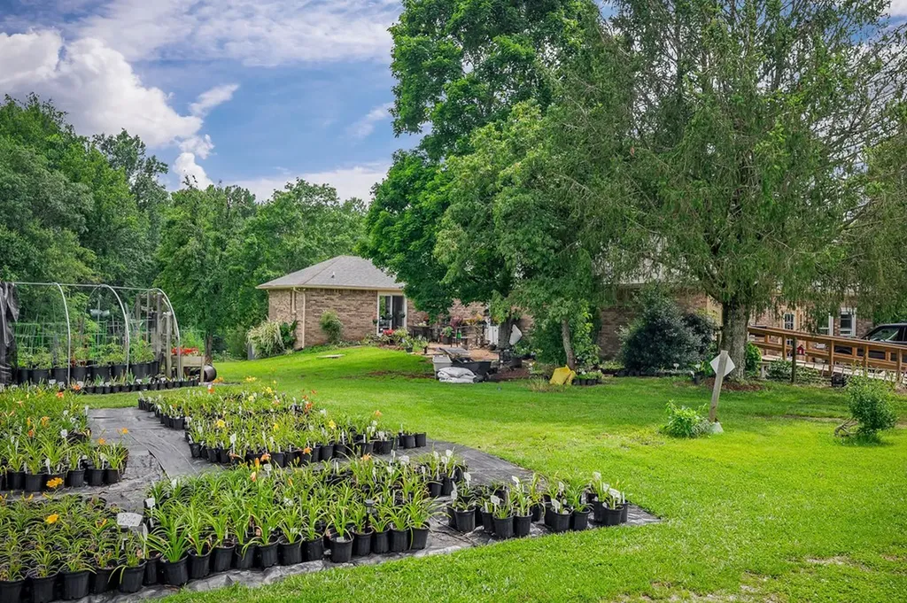 1790 Coon Hunt Road Baxter TN 38544-5103