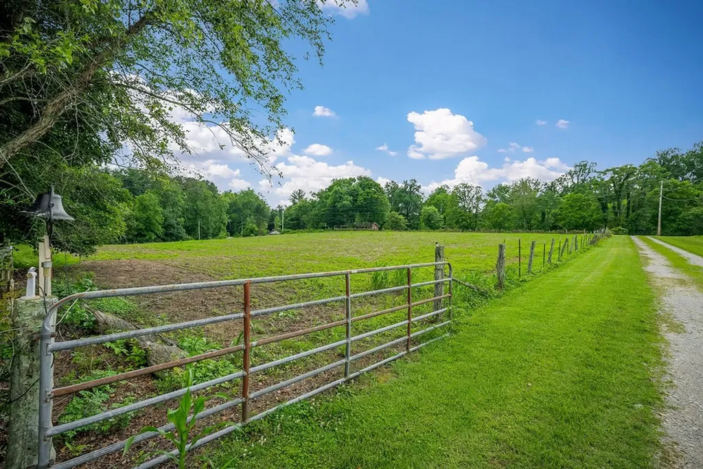 1790 Coon Hunt Road Baxter TN 38544-5103