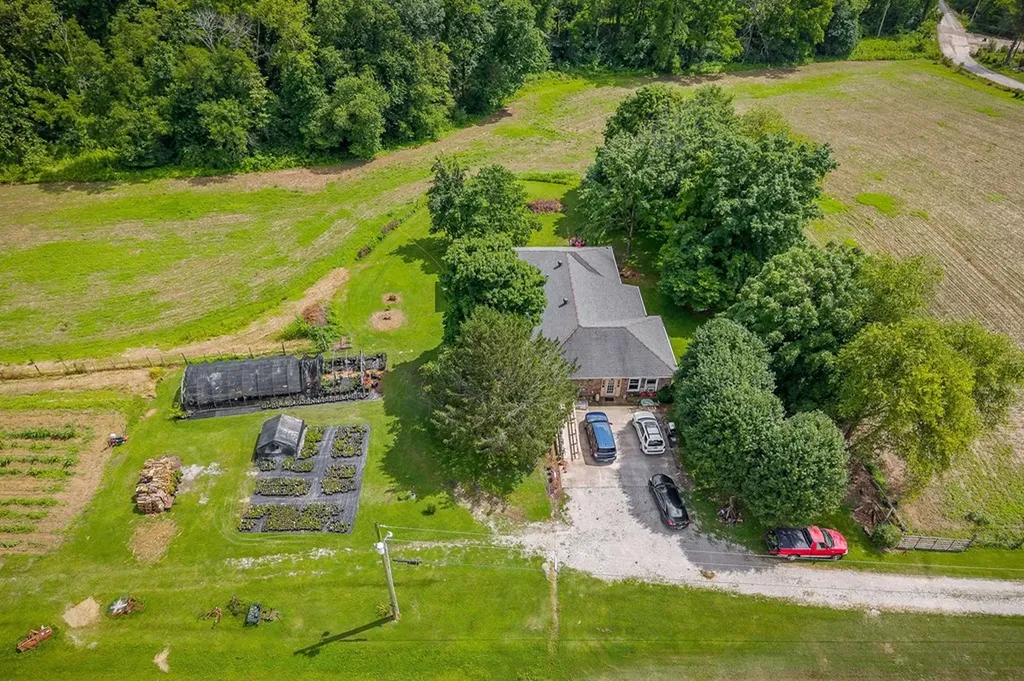 1790 Coon Hunt Road Baxter TN 38544-5103