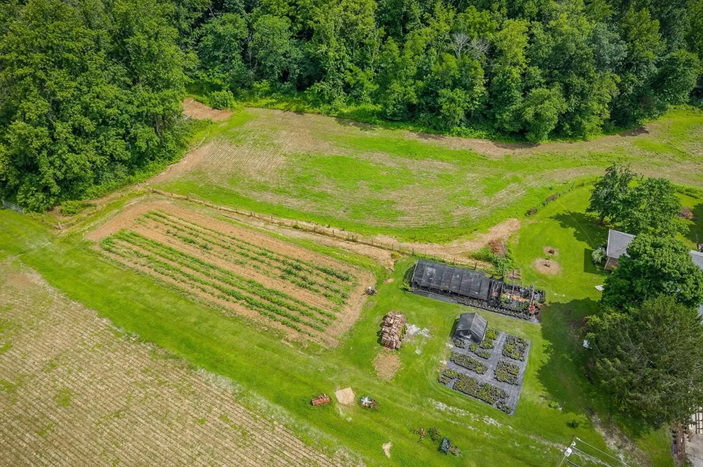 1790 Coon Hunt Road Baxter TN 38544-5103