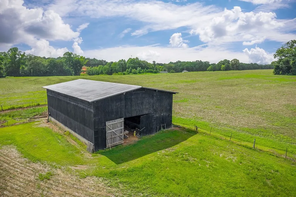 1790 Coon Hunt Road Baxter TN 38544-5103