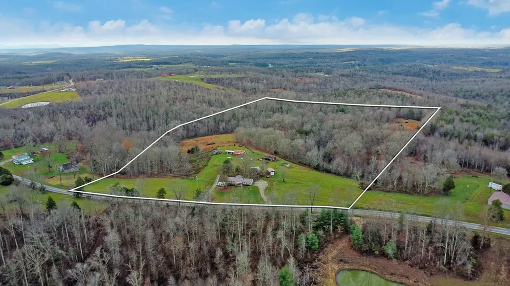 2620 Deer Lodge Highway Deer Lodge TN 37726