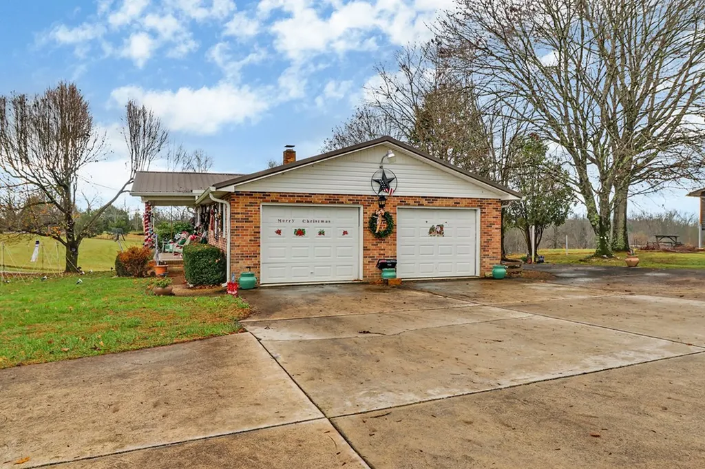 2620 Deer Lodge Highway Deer Lodge TN 37726