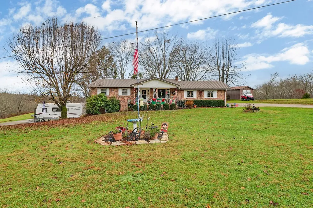 2620 Deer Lodge Highway Deer Lodge TN 37726
