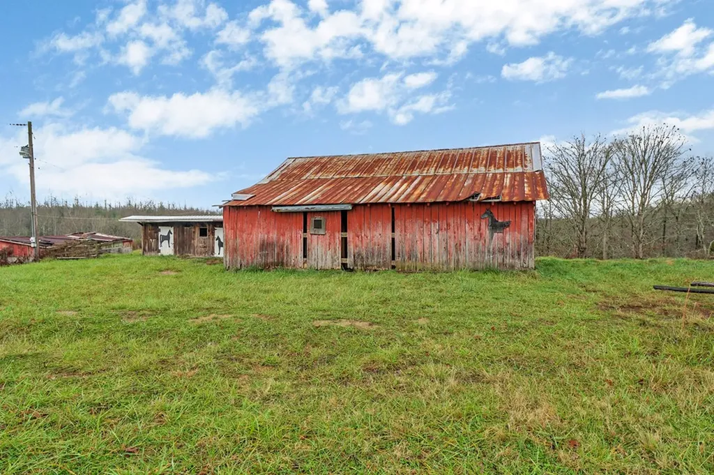 2620 Deer Lodge Highway Deer Lodge TN 37726
