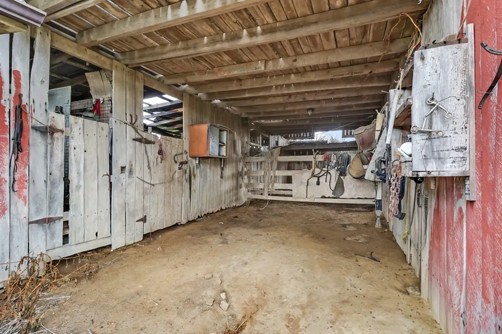 2620 Deer Lodge Highway Deer Lodge TN 37726