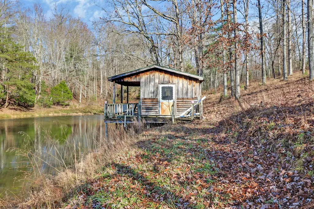 2620 Deer Lodge Highway Deer Lodge TN 37726