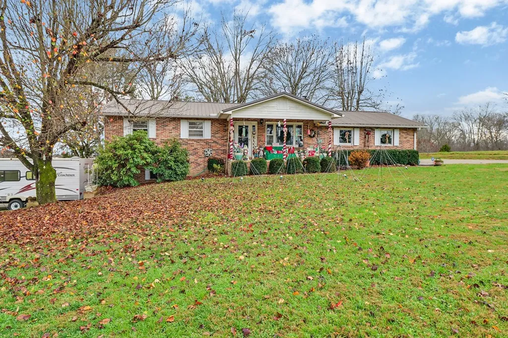 2620 Deer Lodge Highway Deer Lodge TN 37726