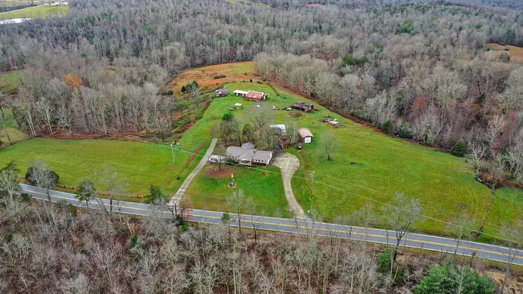 2620 Deer Lodge Highway Deer Lodge TN 37726