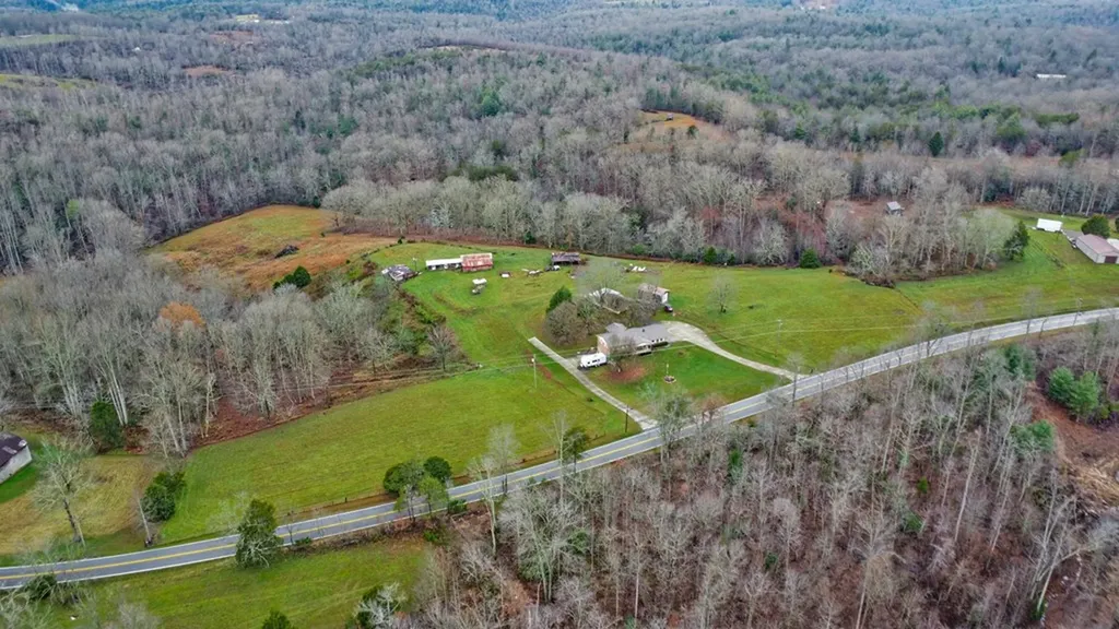 2620 Deer Lodge Highway Deer Lodge TN 37726